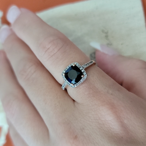 Onyx 10K Gold & 1/5 Carat T.W. Diamond Frame Ring - Picture 4 of 6